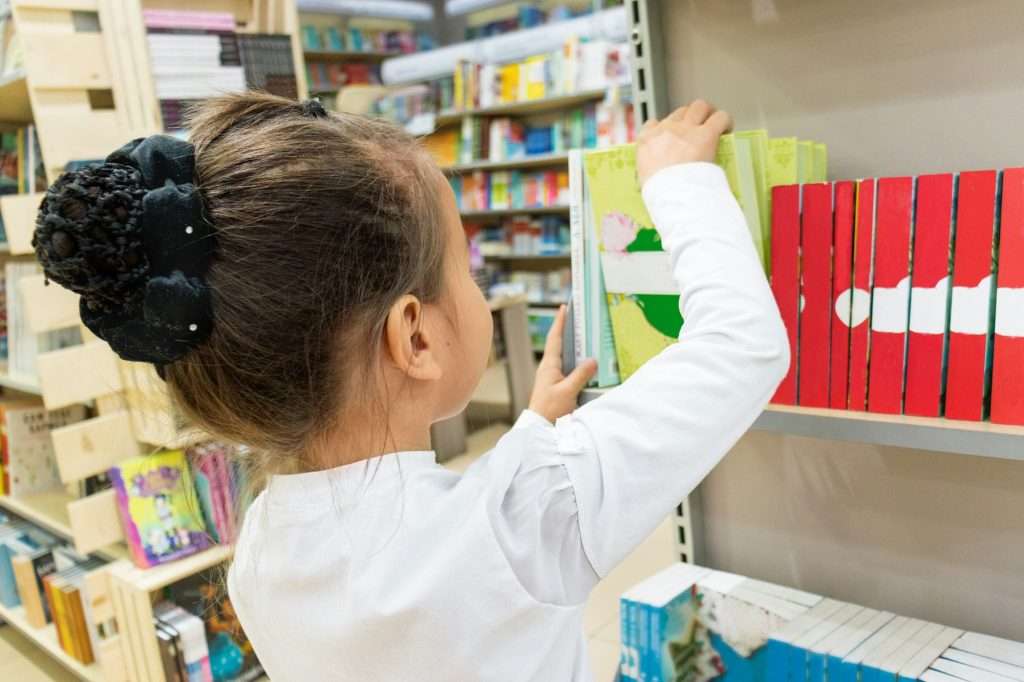 Back to school. Child in a bookstore. children's library. Education and reading.